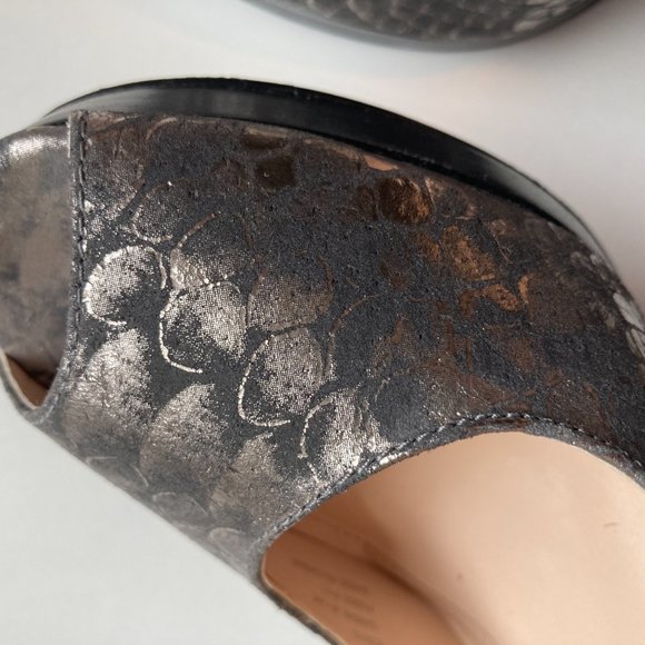 Calvin Klein 8.5 Sexy Metallic Snake-Print Stilettos - Picture 9 of 10